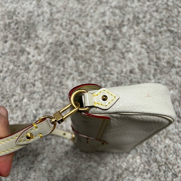 Louis Vuitton | Suhali Le Precieux White Pochette - Picture 5 of 11